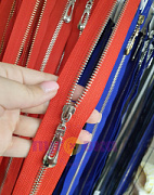 молния металл 100 см,декор красная/сер разъем