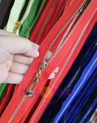 молния металл 70 см,декор крас/зол разъем