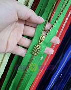 молния металл 70 см,декор зел/зол разъем